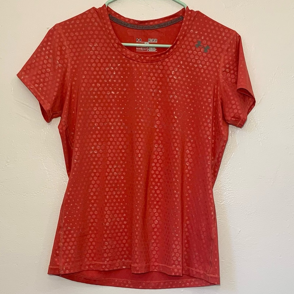 Under Armour red fitted heat gear short sleeve t shirt size M